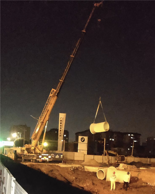 赤水市“弯臂矫正”—— 吊车的 “形变补偿” 技术